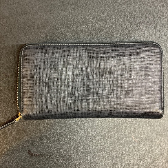 Fendi Zip Around Wallet Black Vitello Elite Leather Gold Hardware Italy - Picture 4 of 12